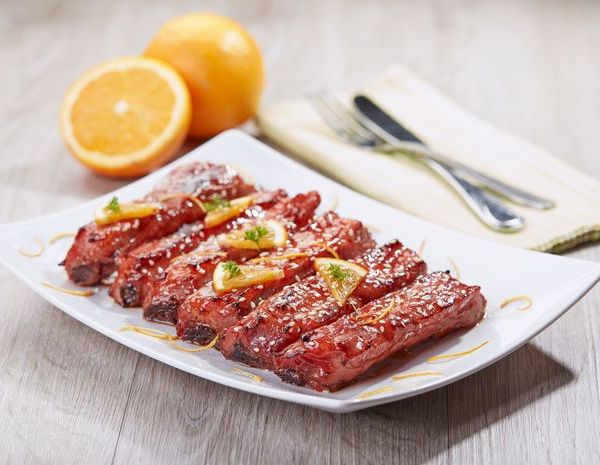 Iga babi panggang dengan jus jeruk