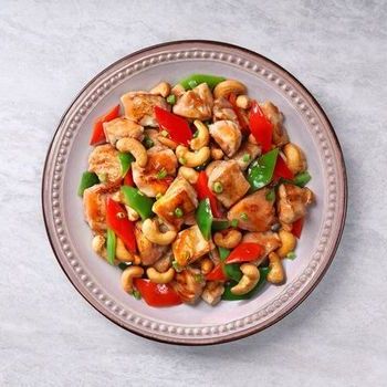 Tumis ayam dan kacang mede dengan saus Char Siu