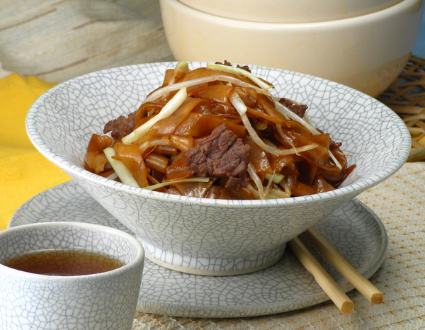 Tumis Mie Beras dengan Saus Kecap 
