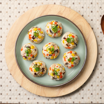 Bakso Ayam Kukus dengan Wortel dan Jagung Manis
