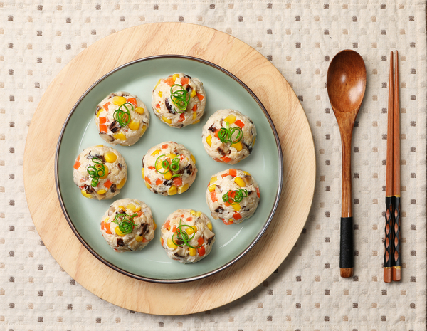 Bakso Ayam Kukus dengan Wortel dan Jagung Manis