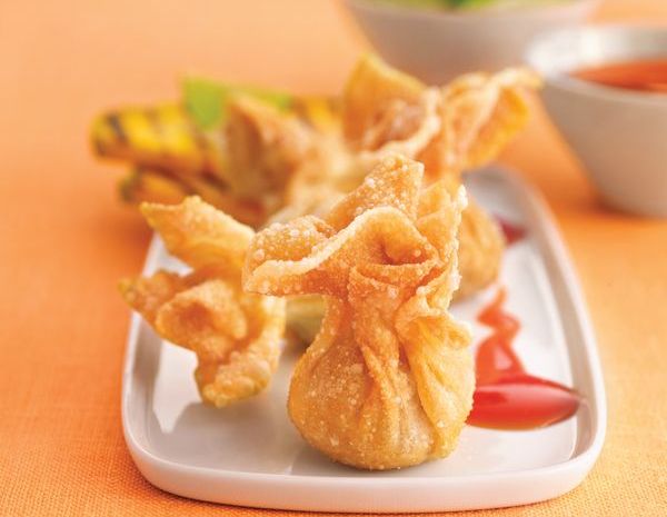 Pangsit Labu goreng disajikan dengan Saus Asam Manis