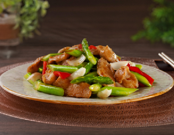 Pork Tenderloin with Asparagus and Lily Bulb_600