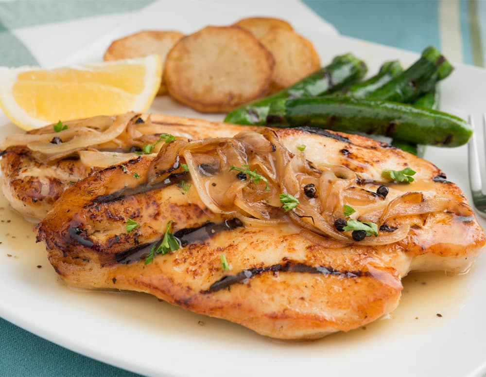 Black Pepper Chicken Fillets with Onion