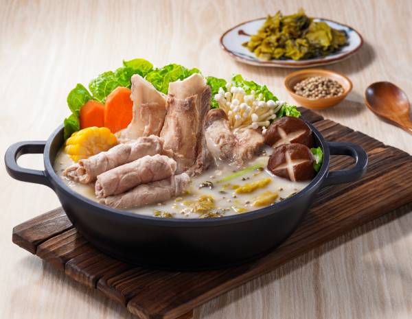 White Peppercorn Pork Bone with Pickled Leaf Mustard Hot Pot