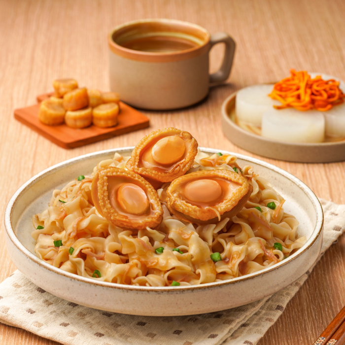 Abalone in Abalone Sauce with Dried Scallop and Noodles