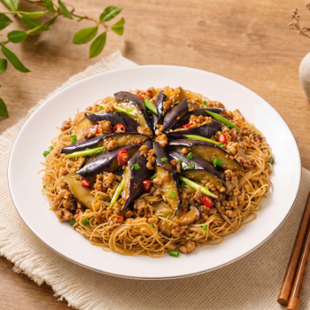 HK_Recipe_350_Fried Rice Noodles with Spicy Eggplant and Pork