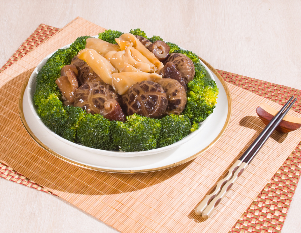 Rebusan Perut Ikan dengan Teripang dan Jamur