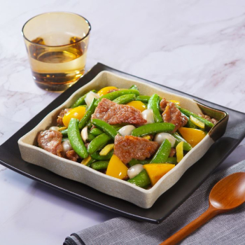 Tumis Sapi dengan Kacang Polong dan Umbi Lily