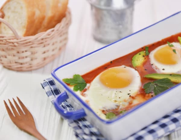 HK_recipe_600_Baked Eegg with Aavocado and Tomato