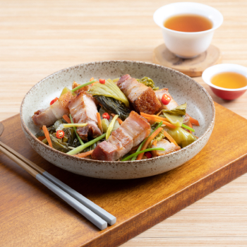 Tumis Pork Belly dengan Acar Sawi hijau