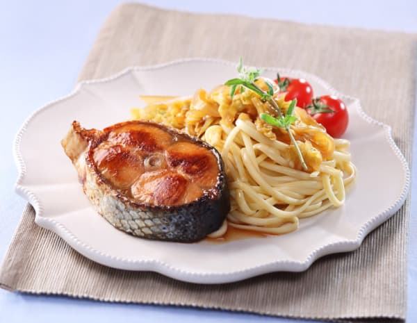 Linguini with Salmon in Oyster Sauce