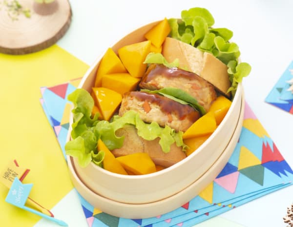 Tofu burger with sliced baguette