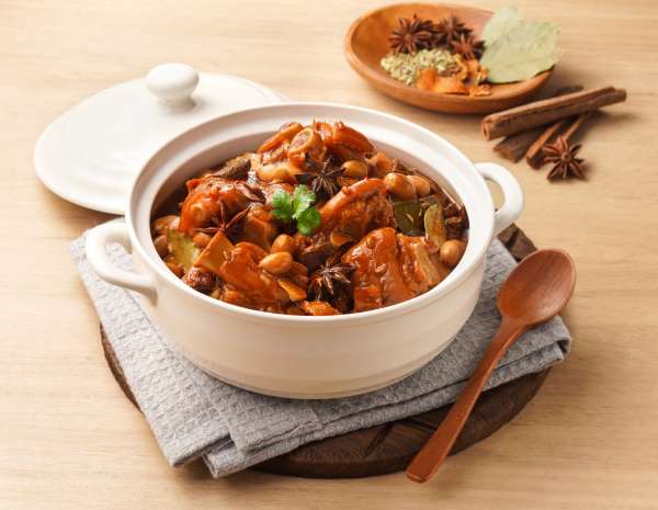 Braised Pork Knuckle with Peanuts in Secret Sauce