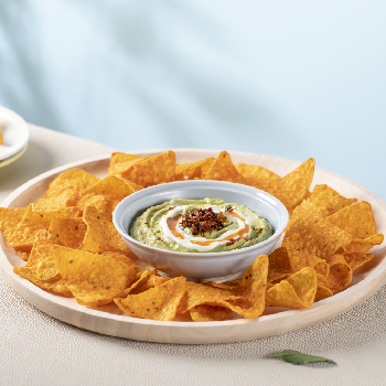 Spicy Avocado Guacamole with Tortilla Chips