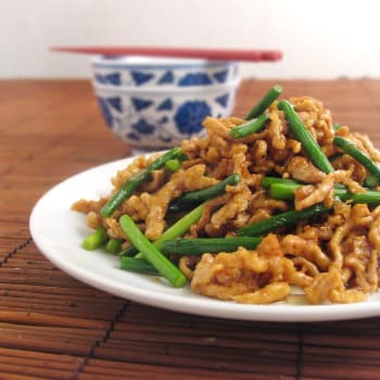 豚肉とにんにくの芽の黒酢炒め