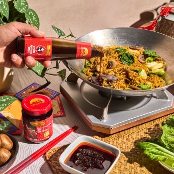 A longevity noodles recipe for Lunar New Year made with Lee Kum Kee sauces. 