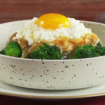 Stir-fried milk and egg white with crab meat