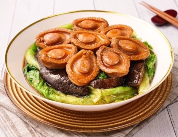 Braised Abalone with Shrimp Egg and Sea Cucumber