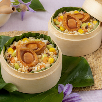 Nasi Goreng Kukus Daun Teratai dengan Abalone