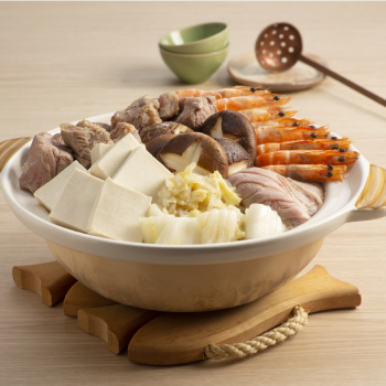 Sayuran acar dan babi Hot Pot